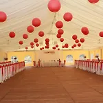 Palac Parkowy W Parnowie B&B *
