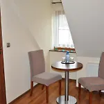 Palac Parkowy W Parnowie B&B