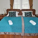 Palac Parkowy W Parnowie B&B *