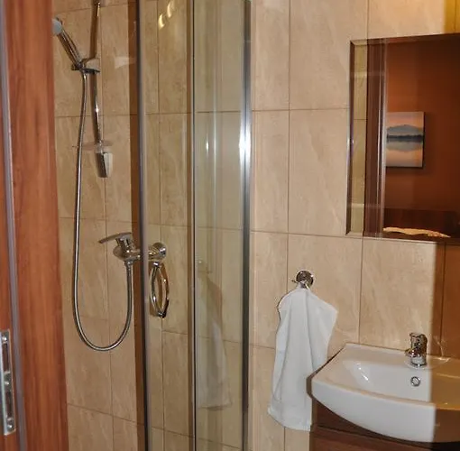 לינה וארוחת בוקר Palac Parkowy W Parnowie קולובז'ג