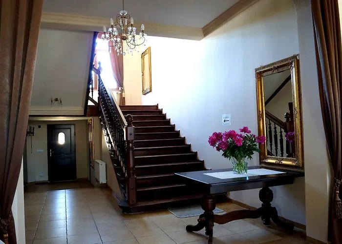 לינה וארוחת בוקר Palac Parkowy W Parnowie קולובז'ג